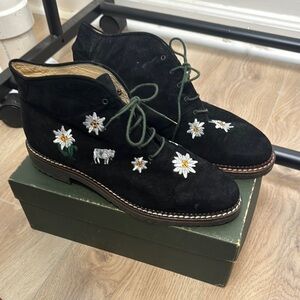 Stunning Hans Behr Swiss Embroidered Black Suede Lace Up Ankle Booties Size 41